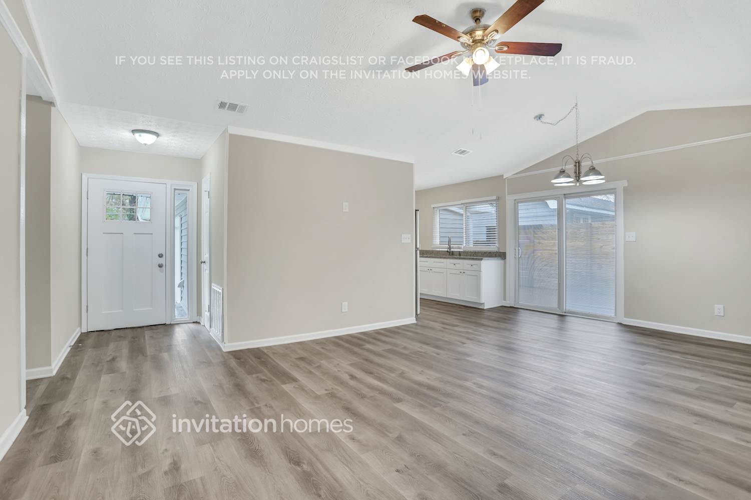 Building Photo - 565 Lakeridge Cir SE