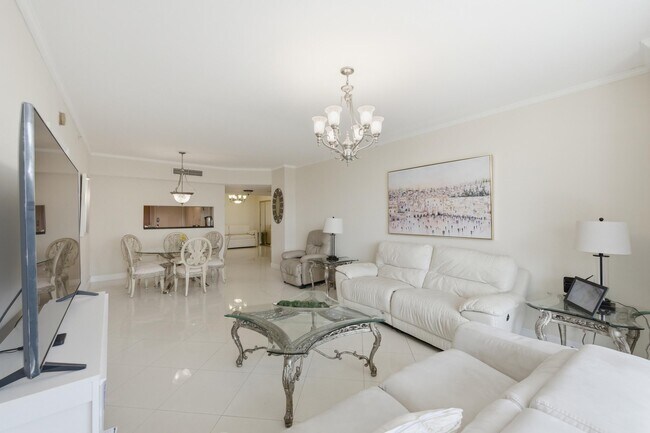Building Photo - 9595 Collins Ave