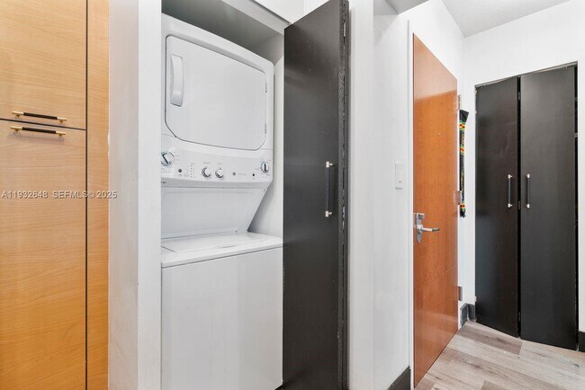 Building Photo - 31 SE 5th St