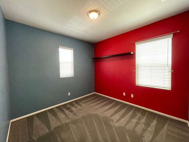 Building Photo - Spacious Chula Vista Home | 2 Car Garage | Pools, Gym & Tennis Courts