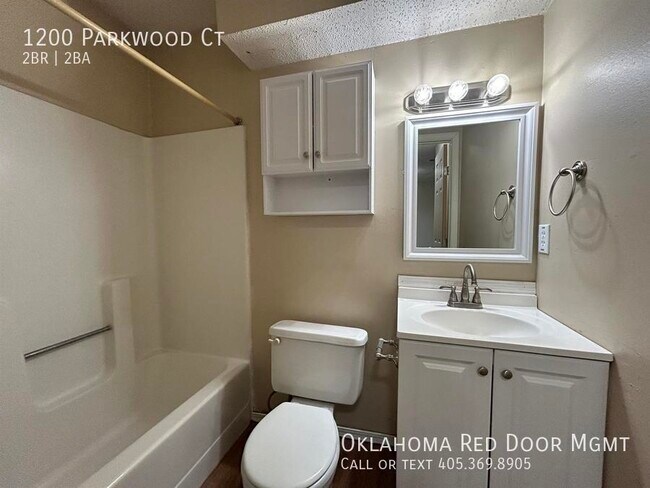 Building Photo - 1200 Parkwood Ct