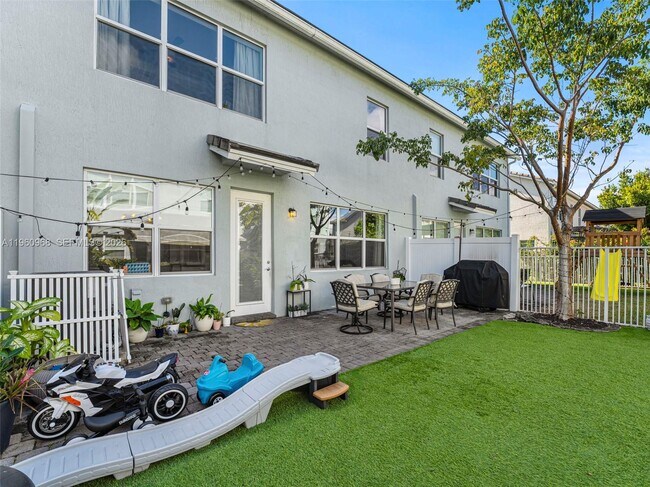 Building Photo - 3953 Black Olive Ln