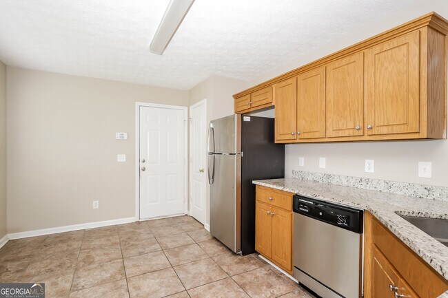 Building Photo - 135 Oak Meadows Dr