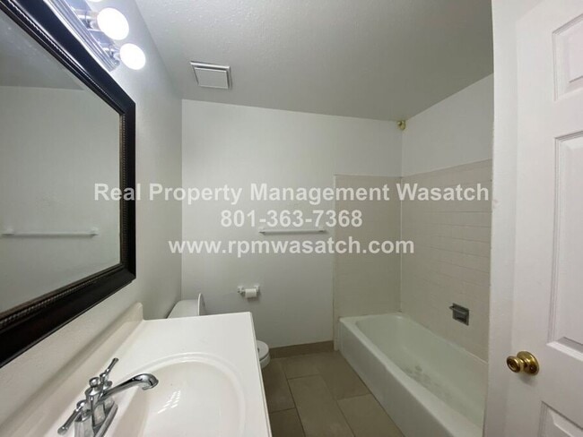 Building Photo - 671 Candlelite Ln