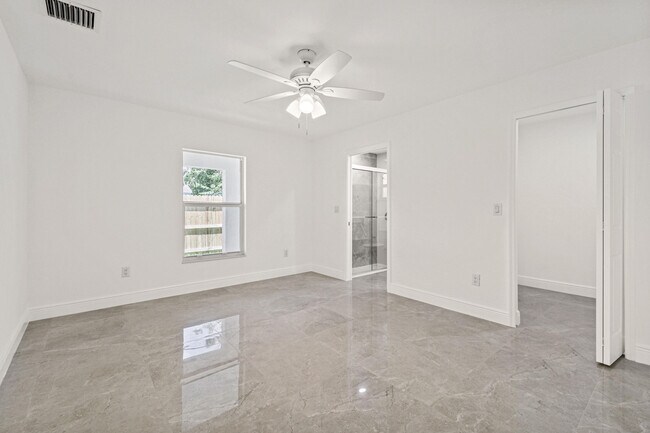 Building Photo - 427 Barnett St