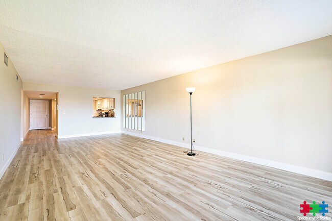 Building Photo - 1036 US-1