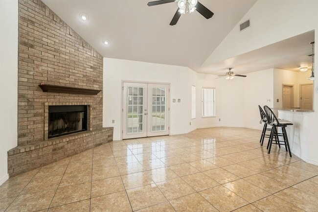 Building Photo - 302 Echo Valley Dr