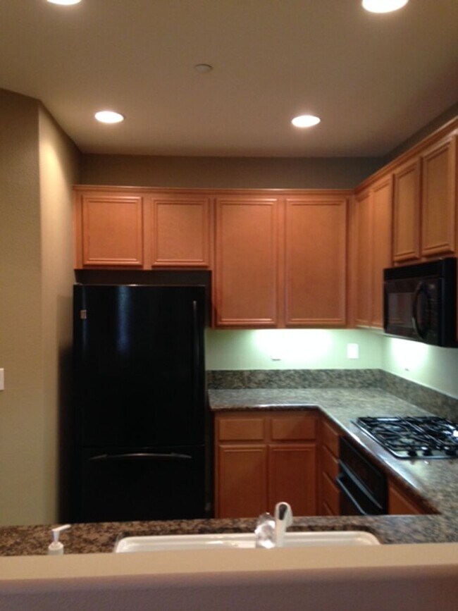 Building Photo - 40211 Rosewell Ct