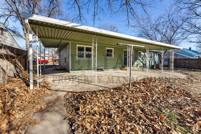 Building Photo - 115 N Randall St