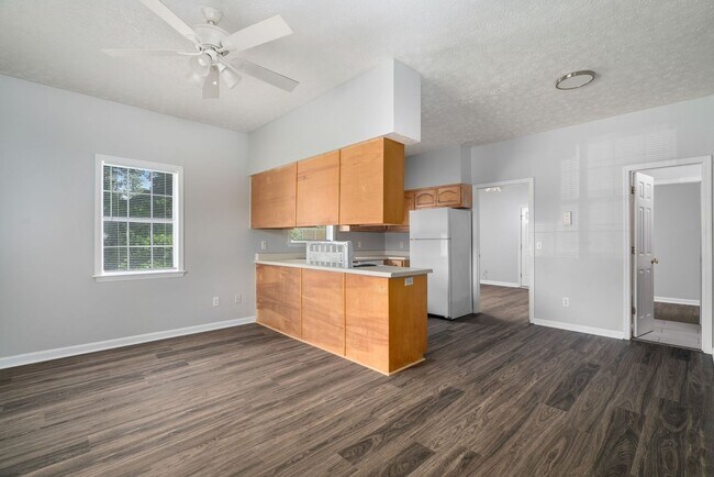 Building Photo - 3-Bed, 3-Bath Duplex Minutes from Auburn Shopping & Dining