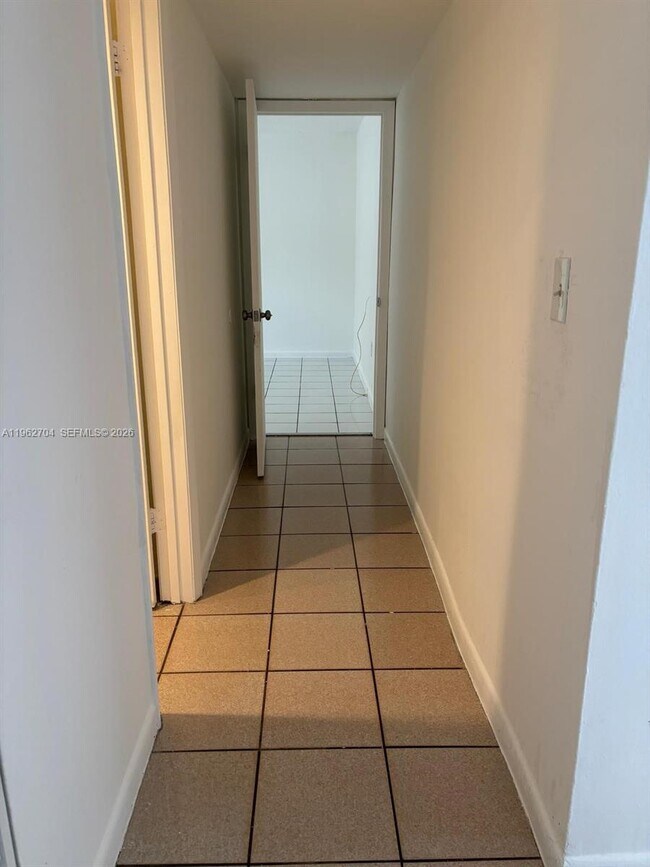 Building Photo - 2710 W 76th St