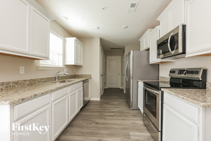 Building Photo - 219 Edgefield Ct