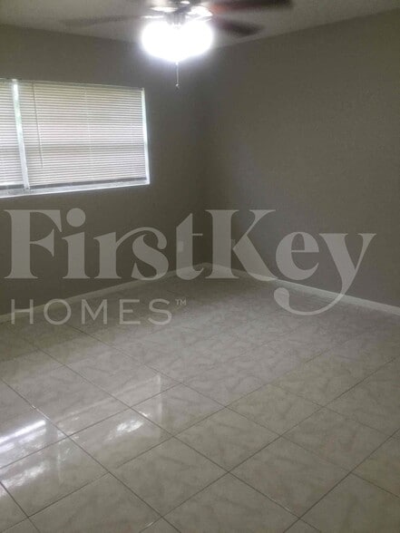 Building Photo - 202 SW Reynolds Ave