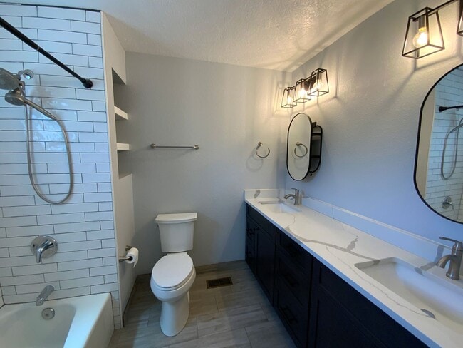 Building Photo - 3 Bedroom Single Story Home Available Near...