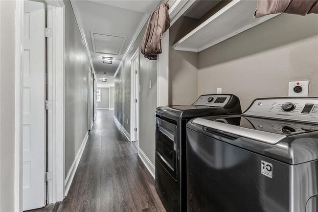 Building Photo - 1828 Alvar St