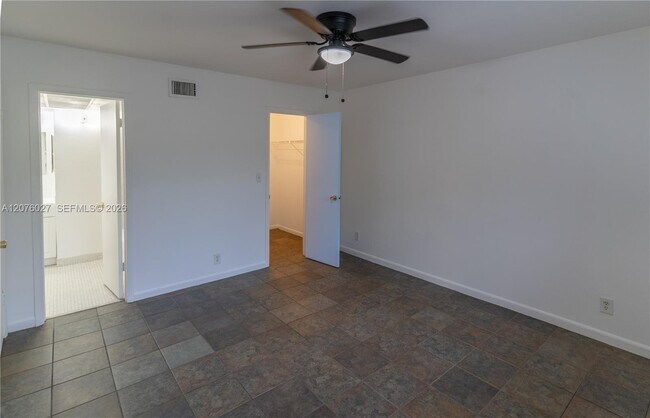 Building Photo - 3101 Oakland Shores Dr