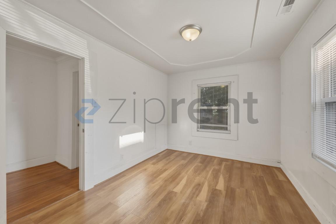 Building Photo - Unit Apt B