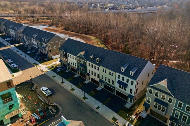 Building Photo - 1017 Venifena Terrace SE