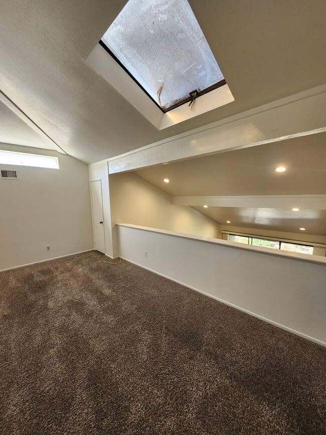 Building Photo - Beautiful 2-Bedroom Condo in Phillips Ranch