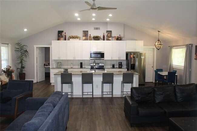 Building Photo - 4495 Kent Rd