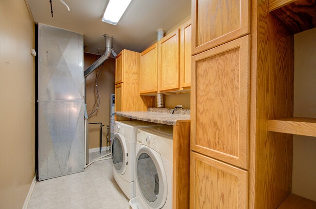 Building Photo - 3844 Munson St