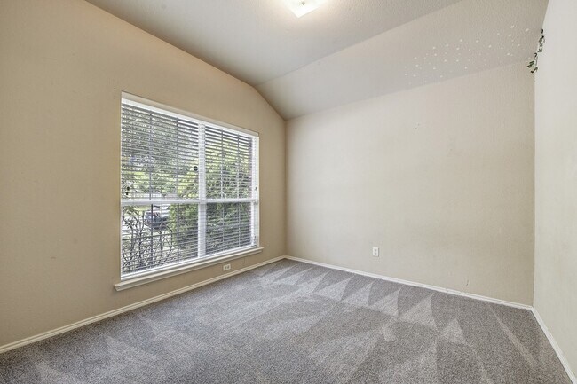 Building Photo - 2041 Meadow View Dr