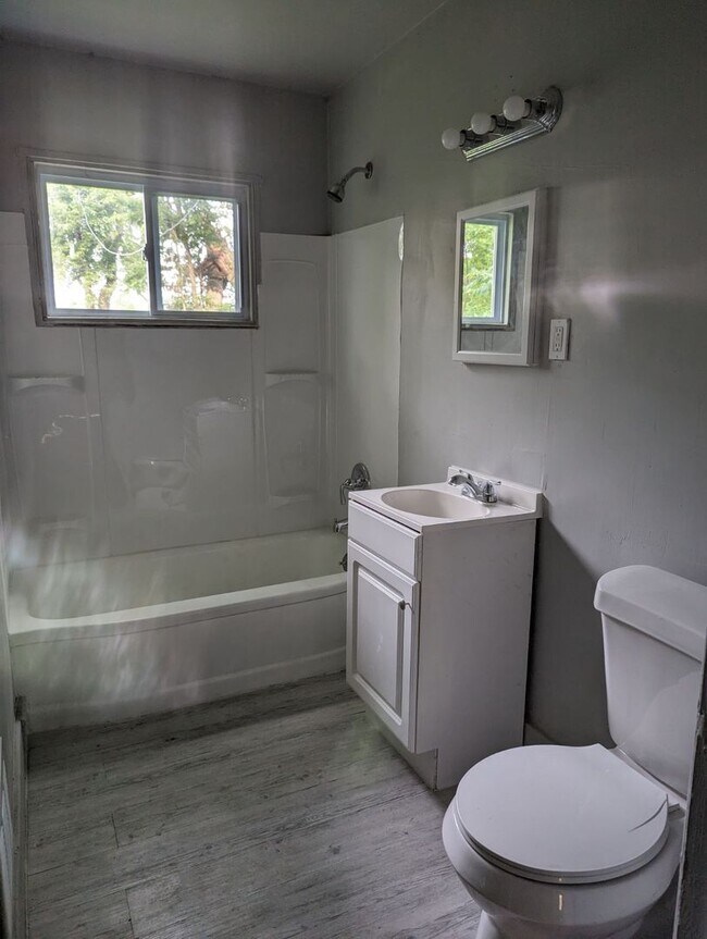 Building Photo - 5217 Neff-2 BED & 1 BATH FOR RENT