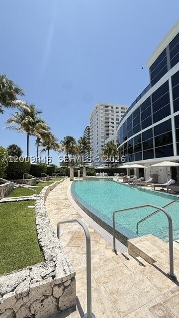 Building Photo - 5875 Collins Ave
