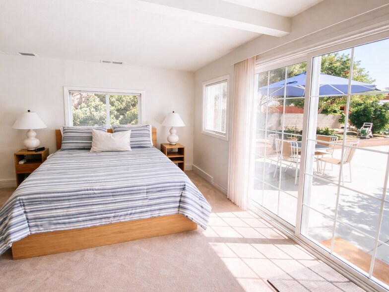 Building Photo - 2404 Chatsworth Blvd