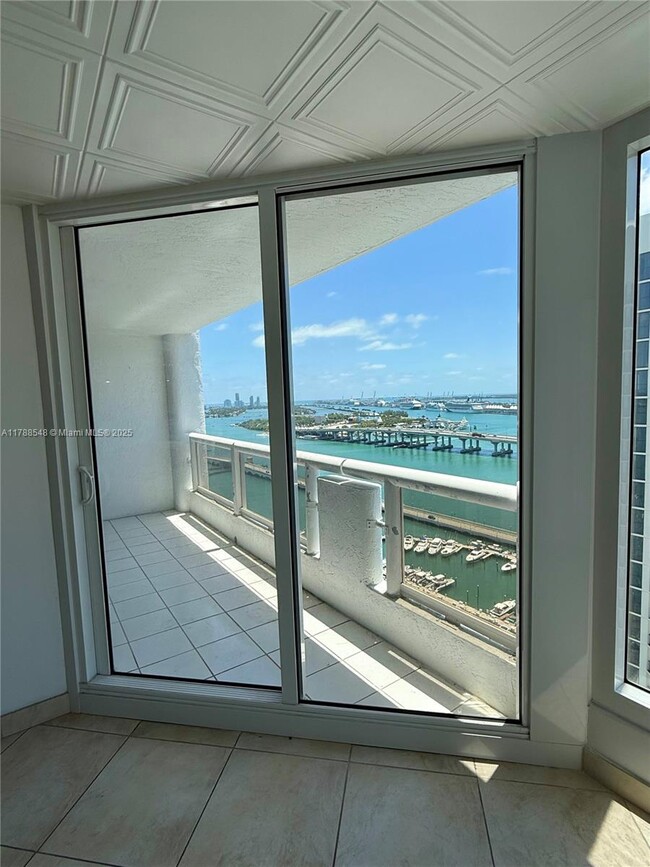 Building Photo - 1717 N Bayshore Dr