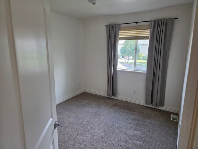 Building Photo - 482 E 475 N