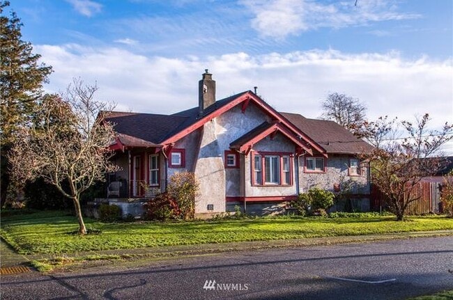 Building Photo - Walk to Schools, Downtown & Waterfront from Lettered Streets 5bd Home