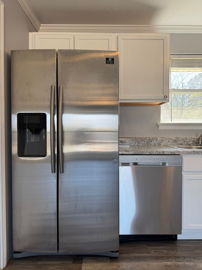 Building Photo - 1412 Carousel Rd