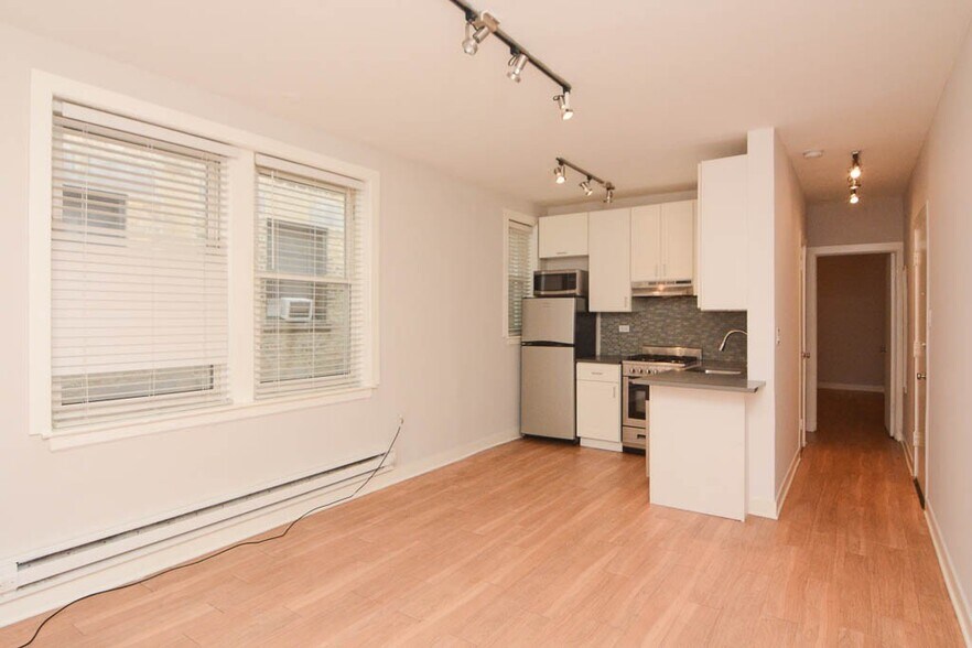 Building Photo - 511 W Belmont Ave