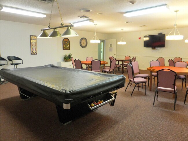 Building Photo - 7807 Golf Cir Dr