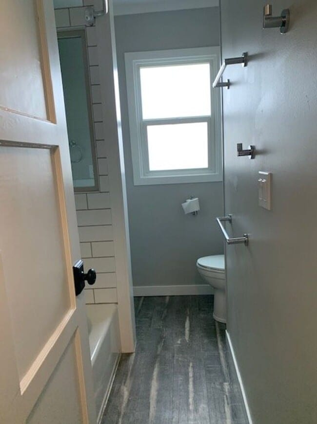 Building Photo - Renovated Modern Duplex