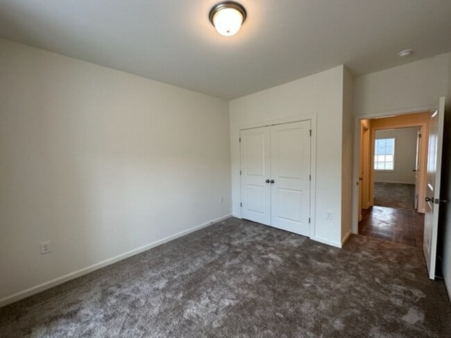 Building Photo - Townhouse / Whitsett