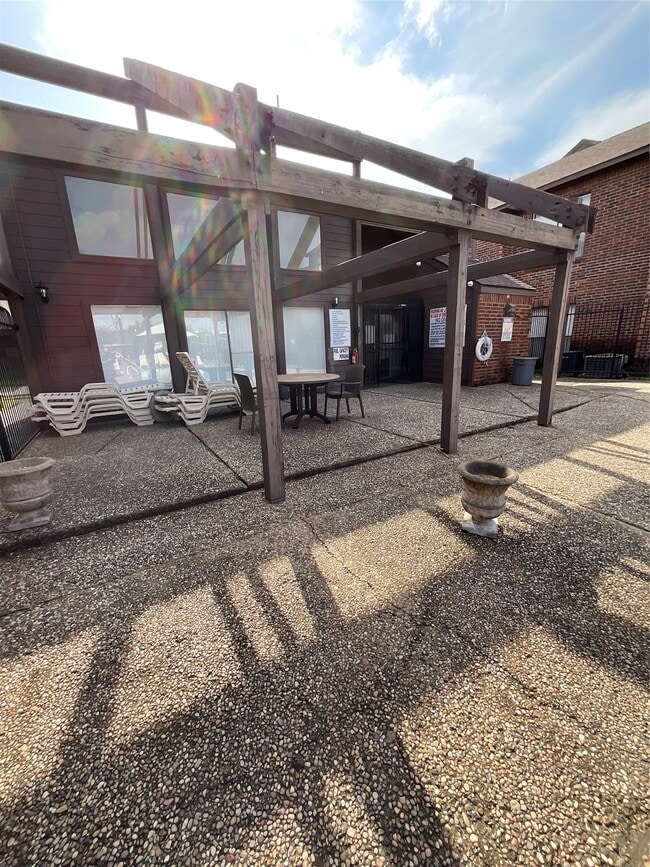 Building Photo - 3100 Walnut Bend Ln