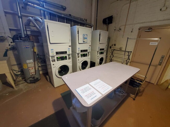 Building Photo - 2352 N Spaulding Ave