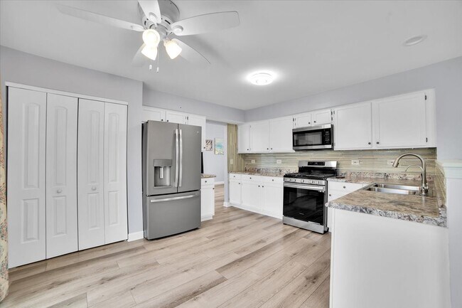 Building Photo - 1758 Red Bud Rd