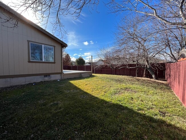 Building Photo - 3 Bed/2 Bath Single Level Home in NE Bend - Fully Fenced Backyard