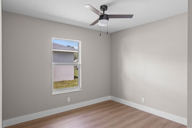 Building Photo - 5906 Hickory Dr