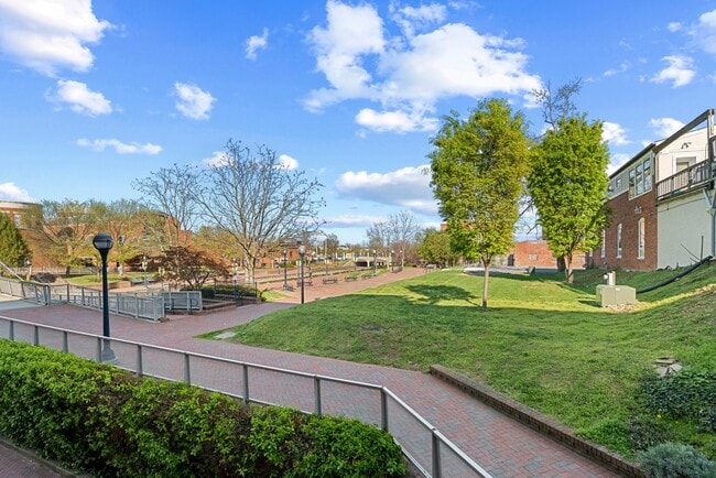 Building Photo - 35 E All Saints St