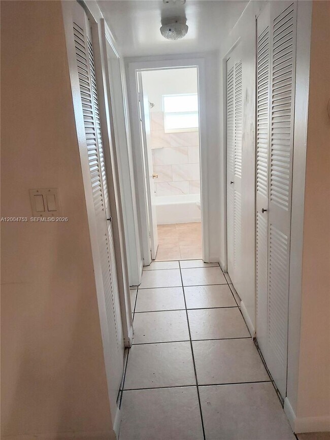 Building Photo - 1300 N 17th Ave