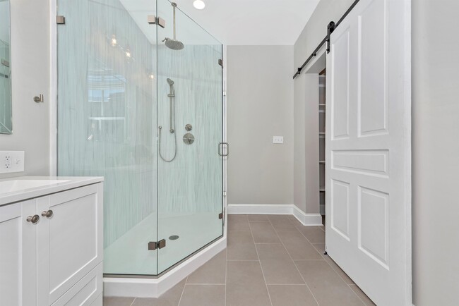 Building Photo - 6 W 4th St