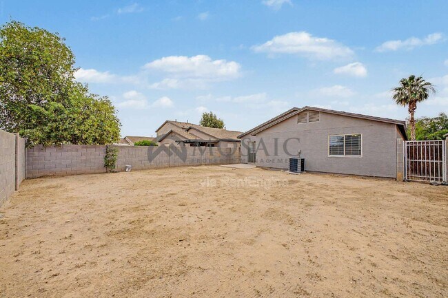 Building Photo - 1004 E Cowboy Cove Trail