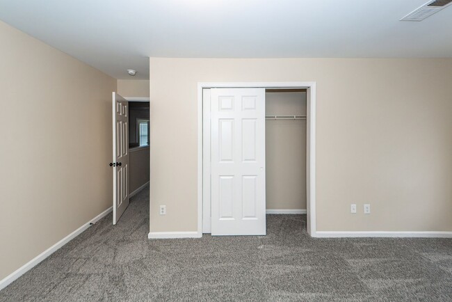 Building Photo - 4 Bedroom 2.5 Bath Home in Felder Creek - ...