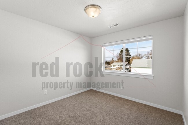 Building Photo - 1228 N Tschirley Rd