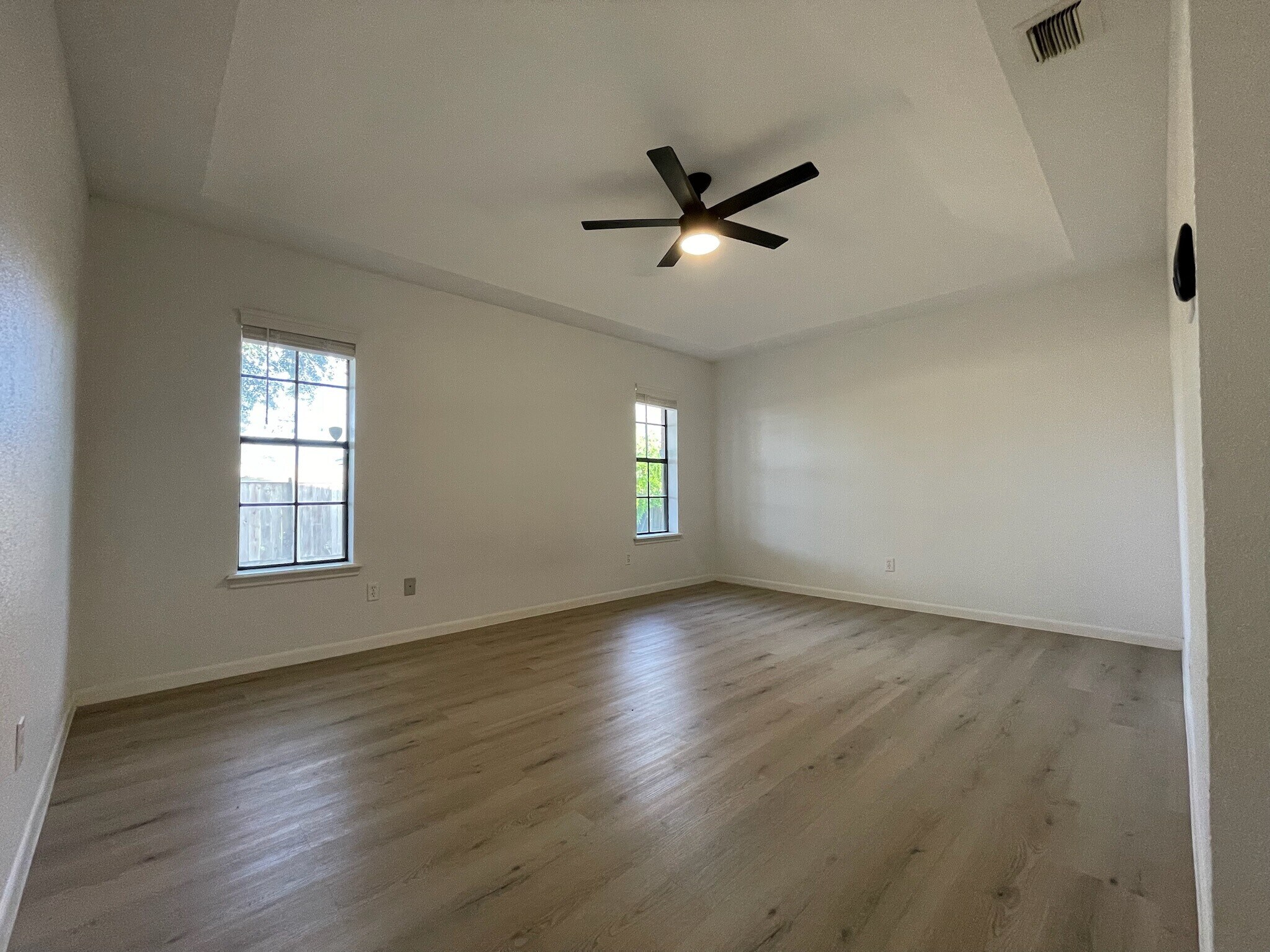 Masters Bedroom - 2201 Pin Oak Rd