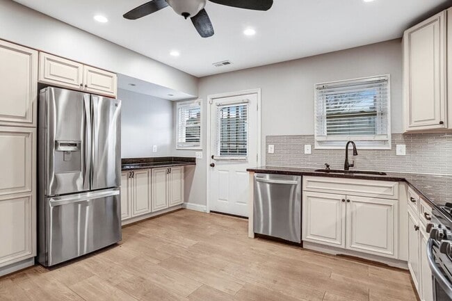 Building Photo - 3351 Clay St NE